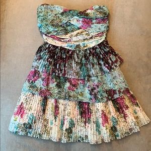 Guess Women’s flirty tiered dress